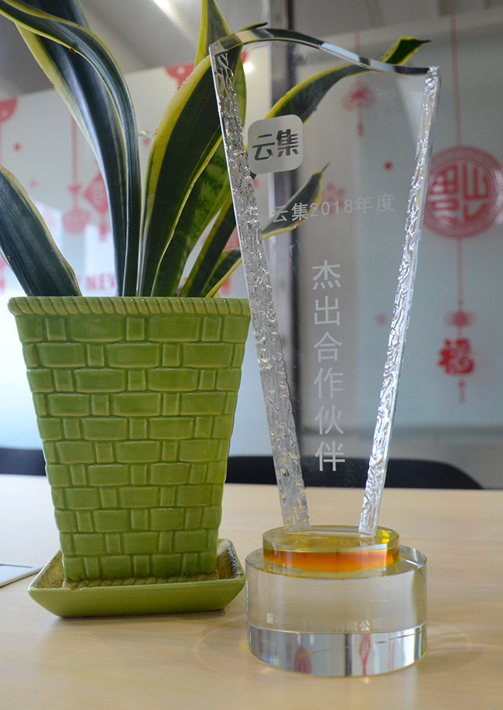 服務(wù)取勝，載譽(yù)而歸